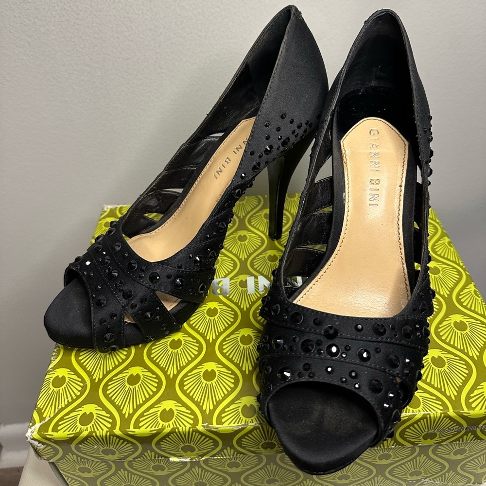 Gianni Bini Black Peep-Toe Heels